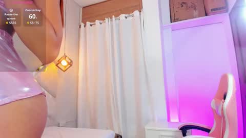 Snapshot of karlaa_megan chatting on February 7, 10:13 pm karla online show from February 7, 10:13 pm