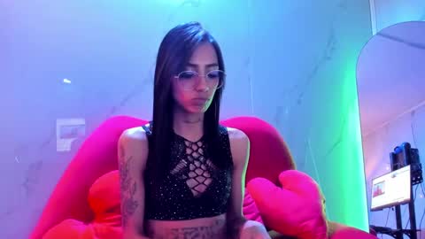 Snapshot of karlaslutskinny__ chatting on October 8, 3:09 pm karlaslutskinny__ online show from October 8, 3:09 pm