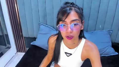 Snapshot of karlaslutskinny__ chatting on April 8, 8:31 pm karlaslutskinny__ online show from April 8, 8:31 pm