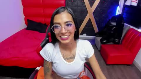 Snapshot of karlaslutskinny__ chatting on April 11, 8:46 pm karlaslutskinny__ online show from April 11, 8:46 pm