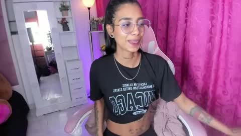 Snapshot of karlaslutskinny__ chatting on April 15, 7:58 pm karlaslutskinny__ online show from April 15, 7:58 pm