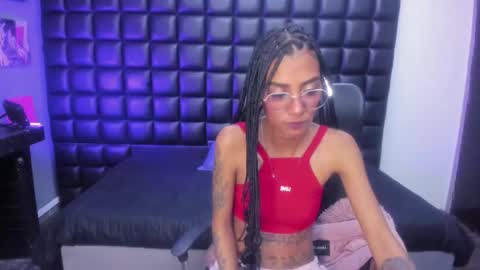 Snapshot of karlaslutskinny__ chatting on May 1, 3:00 am karlaslutskinny__ online show from May 1, 3:00 am