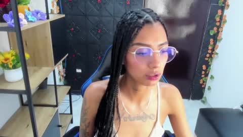 Snapshot of karlaslutskinny__ chatting on May 6, 2:51 am karlaslutskinny__ online show from May 6, 2:51 am