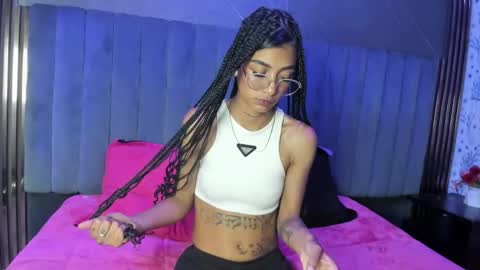 Snapshot of karlaslutskinny__ chatting on May 21, 8:27 pm karlaslutskinny__ online show from May 21, 8:27 pm