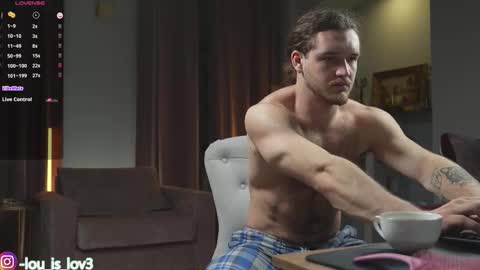 Snapshot of karlos_murphy chatting on October 30, 4:14 am Karlos and Louis online show from October 30, 4:14 am