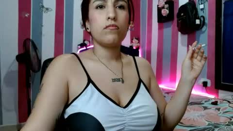 Snapshot of karly_lovex_ chatting on June 15, 3:14 pm karly_lovex_ online show from June 15, 3:14 pm