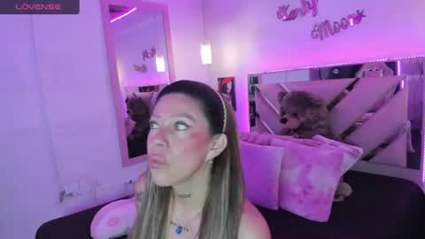 Snapshot of karly_moonn chatting on July 20, 7:49 pm Karly Moonns online show from July 20, 7:49 pm