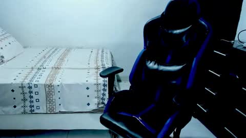 Snapshot of karly_shiine_ chatting on February 17, 1:24 am karly. online show from February 17, 1:24 am