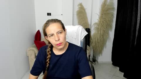 Snapshot of karlye_hot chatting on March 15, 3:56 am KARLYE online show from March 15, 3:56 am