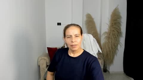 Snapshot of karlye_hot chatting on March 18, 2:37 am KARLYE online show from March 18, 2:37 am