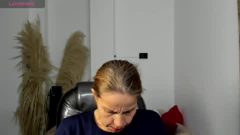 Snapshot of karlye_hot chatting on April 1, 2:12 am KARLYE online show from April 1, 2:12 am