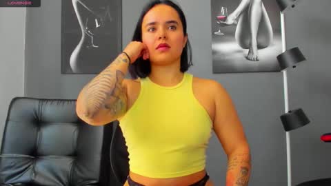 Snapshot of karlyjons_ chatting on October 7, 4:15 pm online show from October 7, 4:15 pm