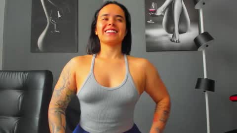 Snapshot of karlyjons_ chatting on October 27, 4:22 pm online show from October 27, 4:22 pm