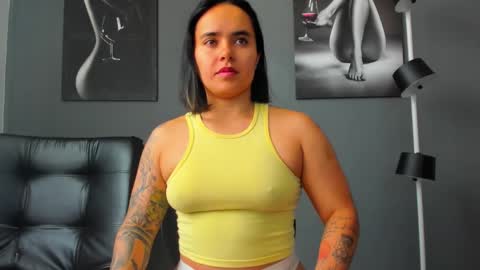 Snapshot of karlyjons_ chatting on October 28, 1:14 pm online show from October 28, 1:14 pm