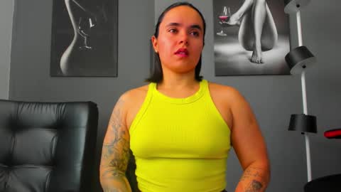 Snapshot of karlyjons_ chatting on November 1, 5:48 pm online show from November 1, 5:48 pm