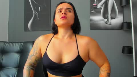 Snapshot of karlyjons_ chatting on June 3, 4:56 pm online show from June 3, 4:56 pm