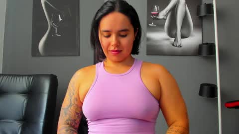 Snapshot of karlyjons_ chatting on June 5, 3:51 pm online show from June 5, 3:51 pm