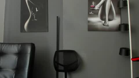 Snapshot of karlyjons_ chatting on June 11, 4:05 pm online show from June 11, 4:05 pm