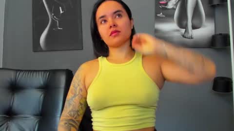 Snapshot of karlyjons_ chatting on July 17, 5:40 pm online show from July 17, 5:40 pm