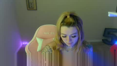 Snapshot of karmathevixen0304 chatting on June 7, 2:21 pm karmathevixen0304 online show from June 7, 2:21 pm