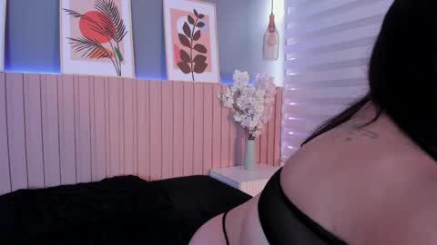 Snapshot of karo_linee chatting on April 28, 12:21 pm karo_linee online show from April 28, 12:21 pm