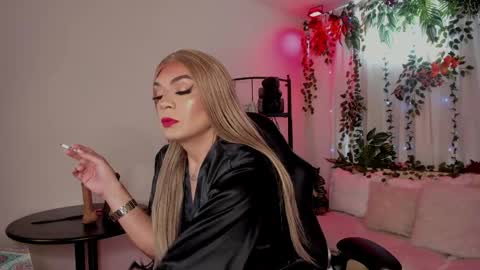  karol  online show from May 7, 1:16 pm