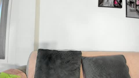 karol_w10 online show from April 1, 12:28 pm