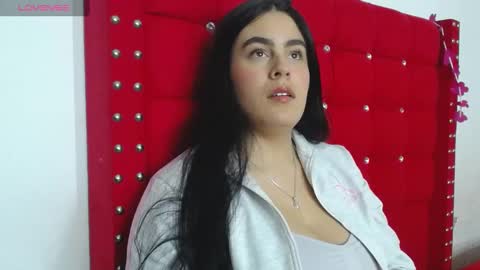 Snapshot of karolay_su chatting on December 12, 1:43 am ARIANNA online show from December 12, 1:43 am