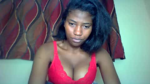 Snapshot of karoliee chatting on June 25, 10:53 am karoliee online show from June 25, 10:53 am