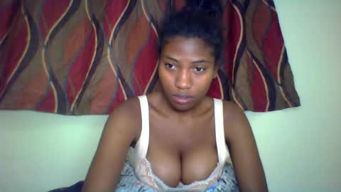 Snapshot of karoliee chatting on July 6, 3:14 pm karoliee online show from July 6, 3:14 pm