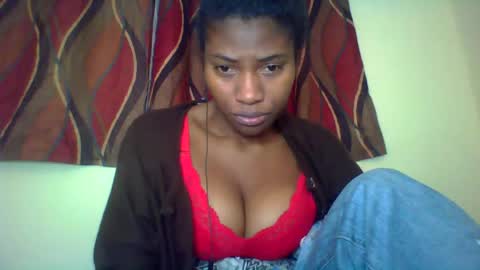 Snapshot of karoliee chatting on July 9, 8:51 am karoliee online show from July 9, 8:51 am