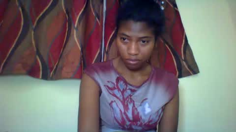 Snapshot of karoliee chatting on July 16, 10:43 am karoliee online show from July 16, 10:43 am