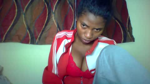 Snapshot of karoliee chatting on July 19, 4:44 pm karoliee online show from July 19, 4:44 pm