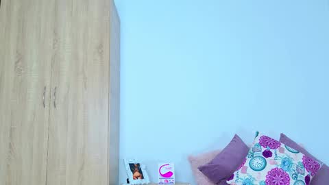 karolinahill online show from December 22, 3:33 pm