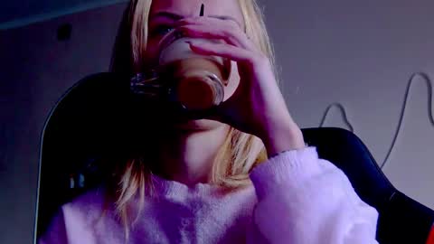 karoline121 online show from October 3, 8:33 am