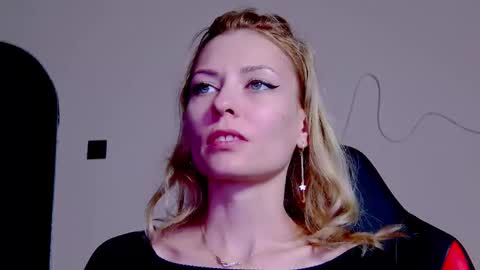 karoline121 online show from November 9, 9:13 pm