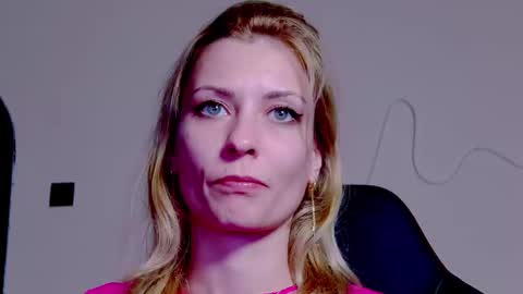 karoline121 online show from November 13, 8:30 pm