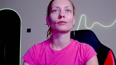 karoline121 online show from November 21, 9:35 pm