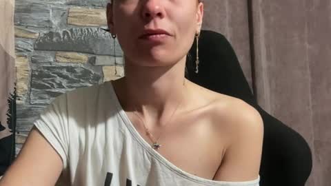 karoline121 online show from May 2, 7:19 pm