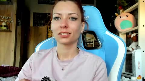 karoline121 online show from May 5, 4:20 am