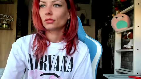 karoline121 online show from May 15, 4:08 am