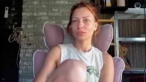 Snapshot of karoline121 chatting on June 25, 5:12 am karoline121 online show from June 25, 5:12 am