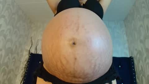 Snapshot of karolineburnx chatting on April 17, 11:30 pm Isa online show from April 17, 11:30 pm