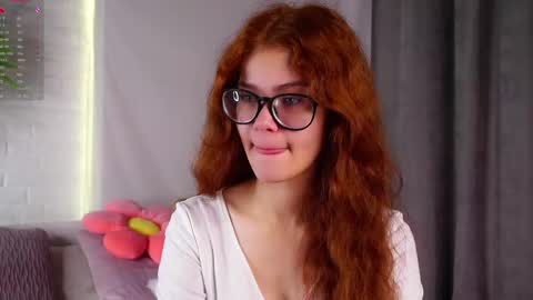 lina online show from May 17, 1:18 pm