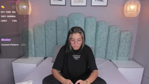 Karol Santos online show from December 7, 2:42 am