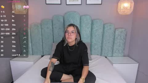 Karol Santos online show from December 13, 8:30 am