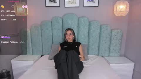 Karol Santos online show from December 14, 4:45 am