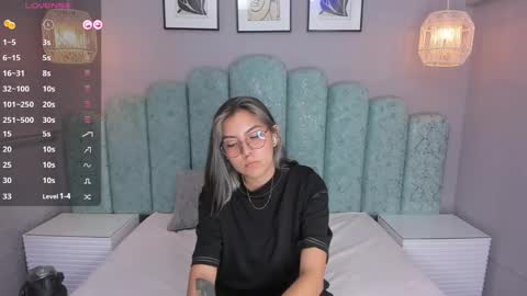 Karol Santos online show from December 20, 1:11 pm