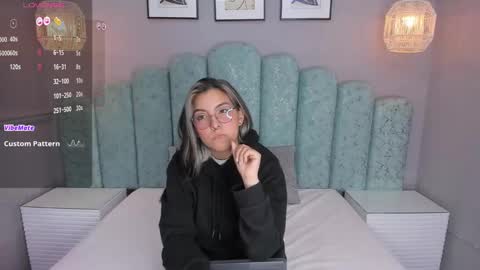 Karol Santos online show from December 22, 8:05 am