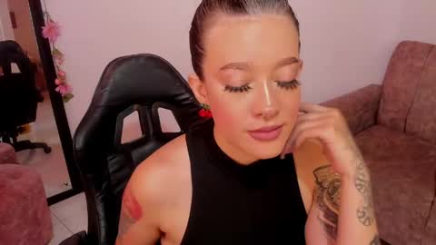 Alicia online show from April 24, 9:39 pm
